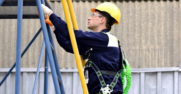איפה לומדים קורס עבודה בגובה?